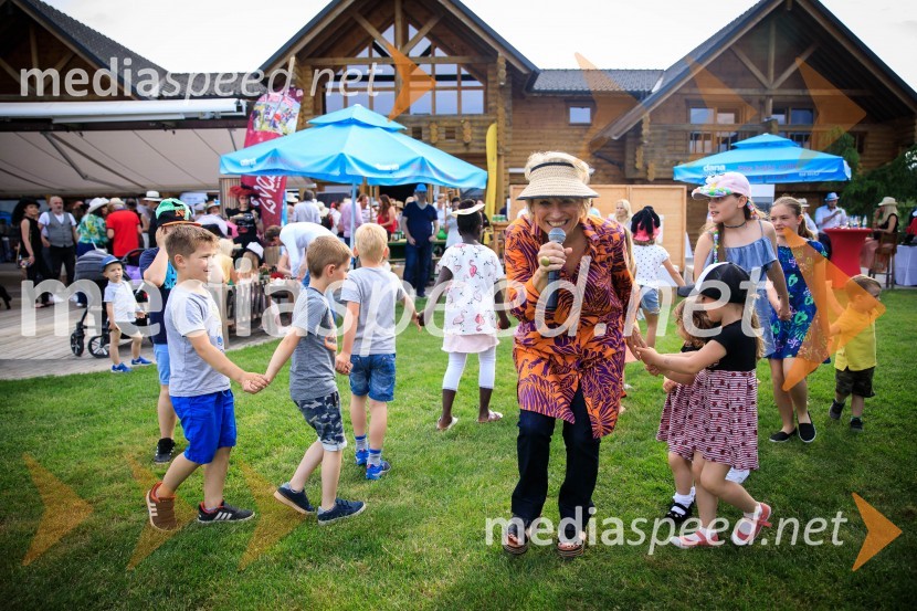  Romana  Krajnčan, pevkaZvezde pod klobuki 2019