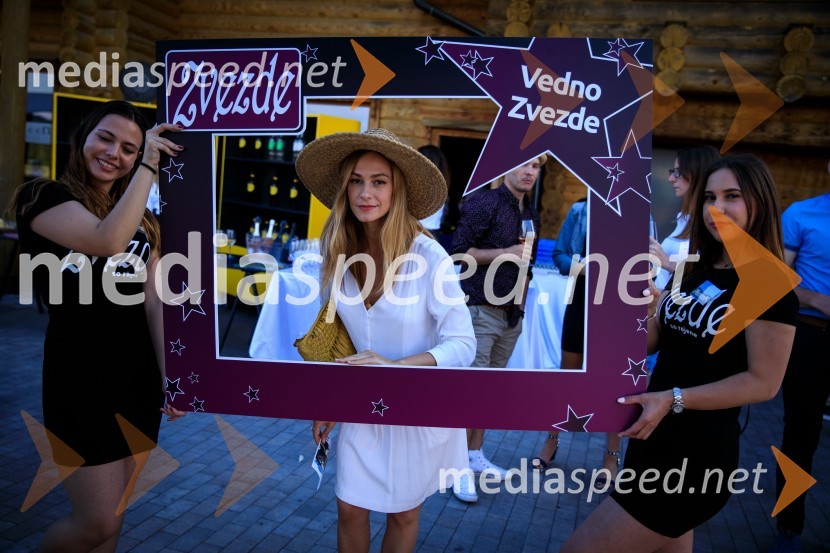  ... ;  Gorka Berden, igralka;  ... Zvezde pod klobuki 2019