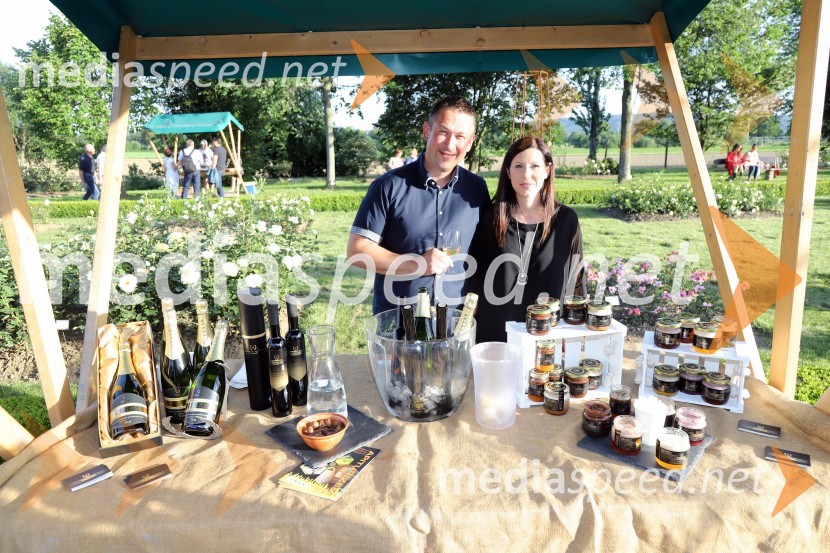  Marko Cesar,  hiša peneče medice Cesar;  ... Vino in vrtnice 2019