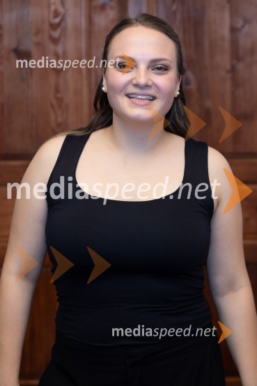  Tina Šraml, študentka VSGT MariborAmbasadorja VSGT sta Jure Dretnik in Žiga Sledič