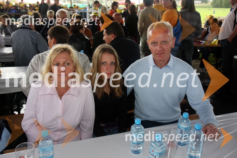 Danilo Burnač, podžupan Maribora z ženo in hčerkoFestival SDS