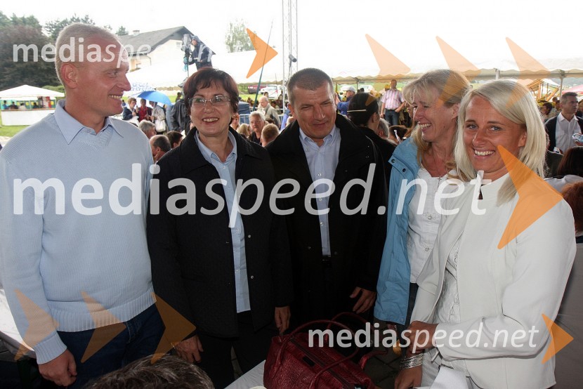 Danilo Burnač, podžupan Maribora, Bernarda Ronutti, članica SDS, Dragutin Mate, minister za notranje zadeve, ... in Katja Koren Miklavec, nekdanja smučarkaFestival SDS