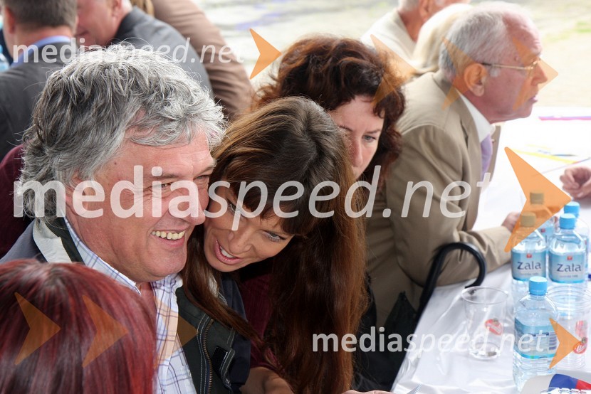 ... in Eva Irgl, poslanka SDSFestival SDS