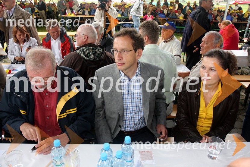 Dr. Dimitrij Rupel, minister za zunanje zadeve, Žiga Turk, minister za razvoj in njegova partnerka Nataša ArkoFestival SDS