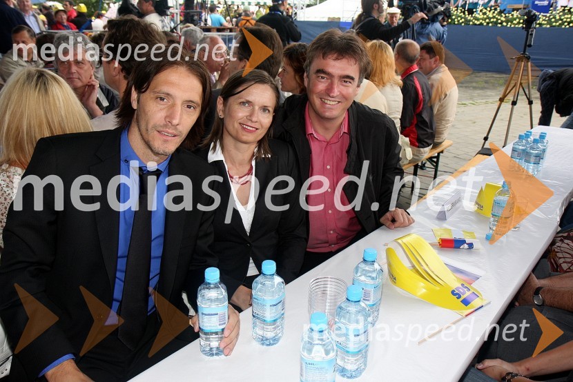 Miran Pavlin, nekdanji nogometaš in dr. Milan Zver, minister za šolstvo in šport s spremljevalko Andrejo ValičFestival SDS