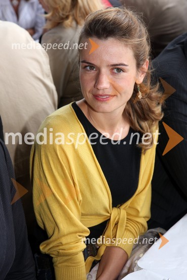 Urška Bačovnik, zaročenka Janeza JanšaFestival SDS