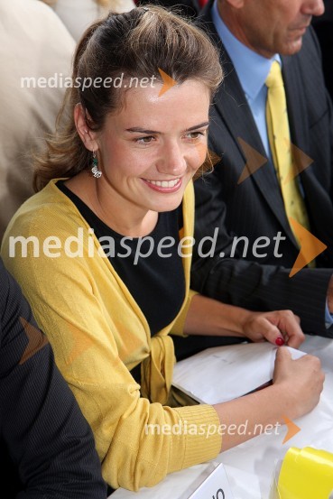 Urška Bačovnik, zaročenka Janeza JanšeFestival SDS