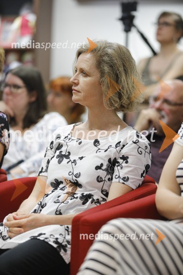  Nataša Konc Lorenzutti, pisateljicaLevstikovi nagradi 2019 v roke Borisa A. Novaka in Jelki Godec Schmidt