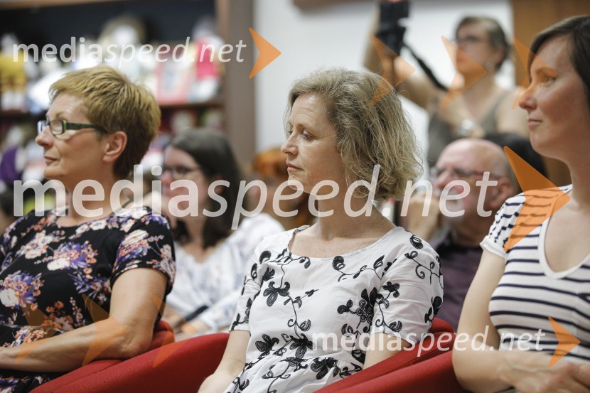  Janja Vidmar, pisateljica;  Nataša Konc Lorenzutti, pisateljica;  Maša Kozjek, ilustratorkaLevstikovi nagradi 2019 v roke Borisa A. Novaka in Jelki Godec Schmidt