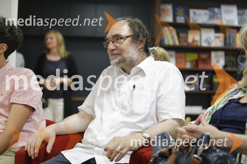  Boris A. Novak, pesnik, pisatelj, prevajalecLevstikovi nagradi 2019 v roke Borisa A. Novaka in Jelki Godec Schmidt