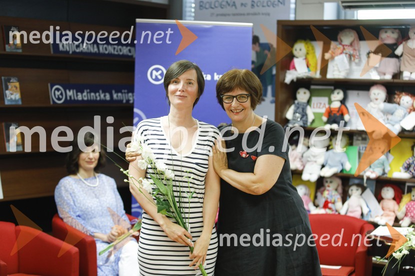  ... ;   Irena Matko Lukan, urednica otroškega leposlovja, Mladinska knjigaLevstikovi nagradi 2019 v roke Borisa A. Novaka in Jelki Godec Schmidt