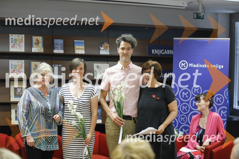  Jelka Reichman, slikarka in ilustratorka;  ... ;  ... ;   Irena Matko Lukan, urednica otroškega leposlovja, Mladinska knjigaLevstikovi nagradi 2019 v roke Borisa A. Novaka in Jelki Godec Schmidt