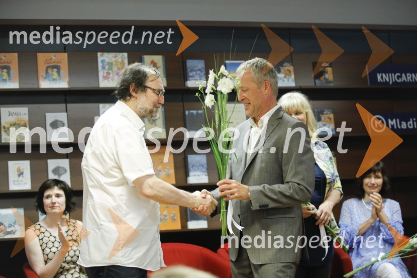  Boris A. Novak, pesnik, pisatelj, prevajalec;  Bojan Švigelj, glavni urednik, Mladinska knjigaLevstikovi nagradi 2019 v roke Borisa A. Novaka in Jelki Godec Schmidt