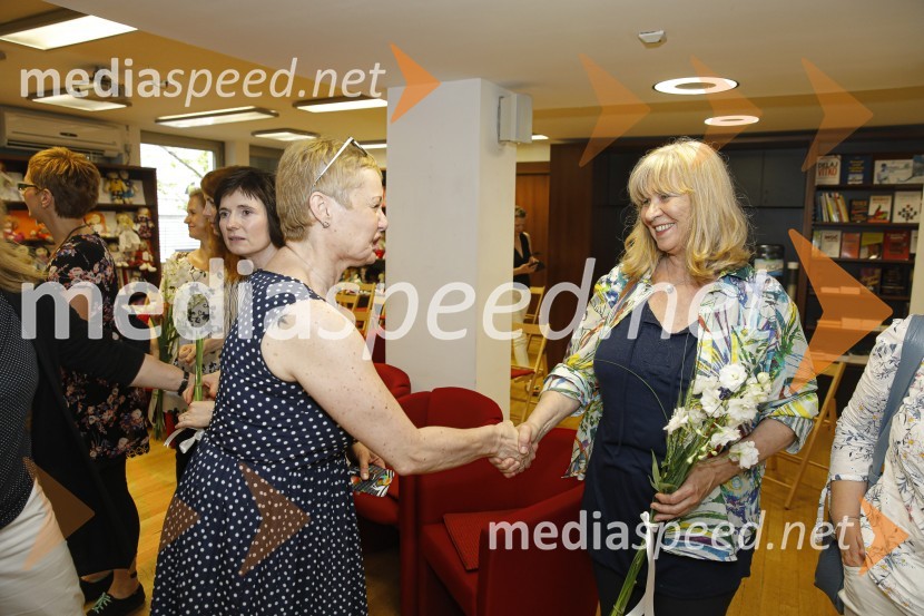  Tatjana Cestnik, vodja sektorja Knjižno založništvo MK založbe;  Jelka Godec Schmidt, ilustratorkaLevstikovi nagradi 2019 v roke Borisa A. Novaka in Jelki Godec Schmidt