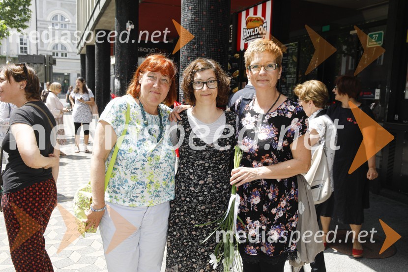 Levstikovi nagradi 2019 v roke Borisa A. Novaka in Jelki Godec Schmidt