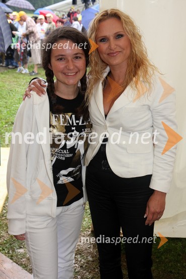 Klara Moškon, pevka in Nuša Derenda, pevkaFestival SDS