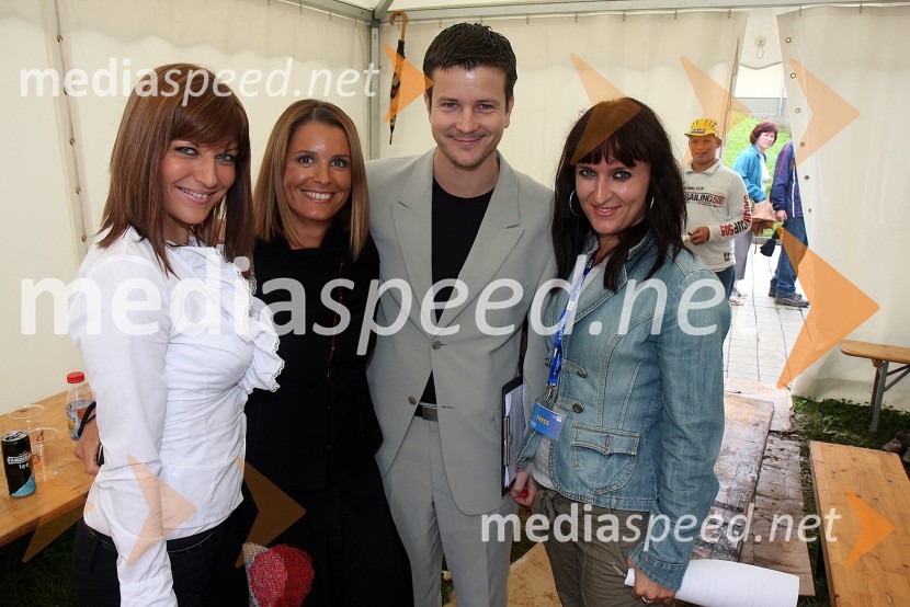 Jasna Kuljaj, voditeljica festivala, Bernarda Žarn, voditeljica festivala, Boštjan Romih, voditelj festivala in ...Festival SDS