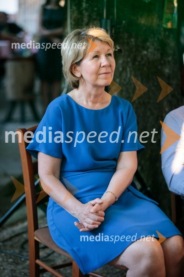 Levstikovi nagradi 2019 v roke Borisa A. Novaka in Jelki Godec Schmidt