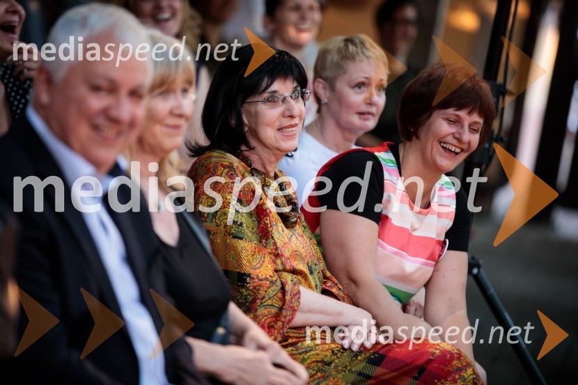 Levstikovi nagradi 2019 v roke Borisa A. Novaka in Jelki Godec Schmidt