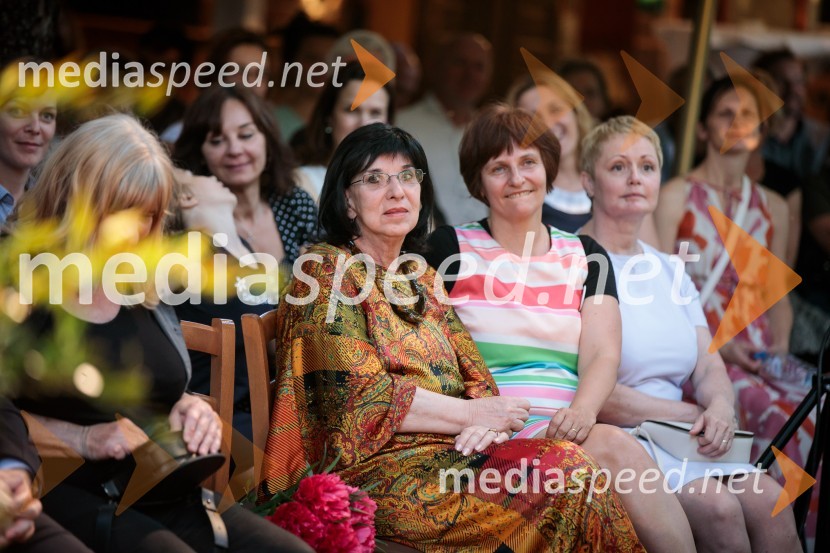 Levstikovi nagradi 2019 v roke Borisa A. Novaka in Jelki Godec Schmidt