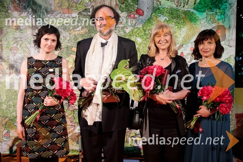  Boris A. Novak, pesnik, pisatelj, prevajalecLevstikovi nagradi 2019 v roke Borisa A. Novaka in Jelki Godec Schmidt