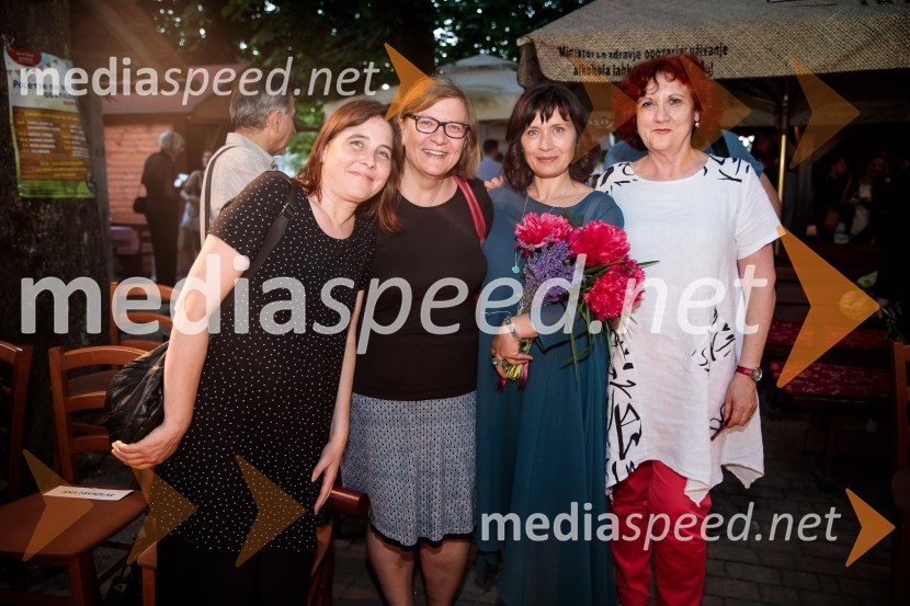 Levstikovi nagradi 2019 v roke Borisa A. Novaka in Jelki Godec Schmidt