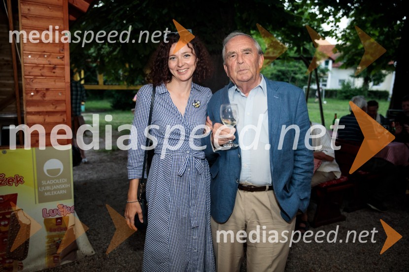 Levstikovi nagradi 2019 v roke Borisa A. Novaka in Jelki Godec Schmidt