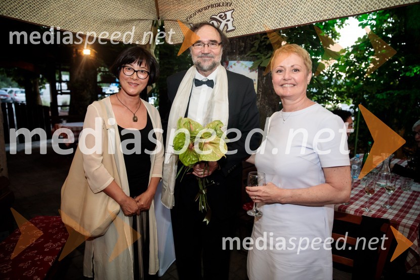  ... ;  Boris A. Novak, pesnik, pisatelj, prevajalec;  ... Levstikovi nagradi 2019 v roke Borisa A. Novaka in Jelki Godec Schmidt