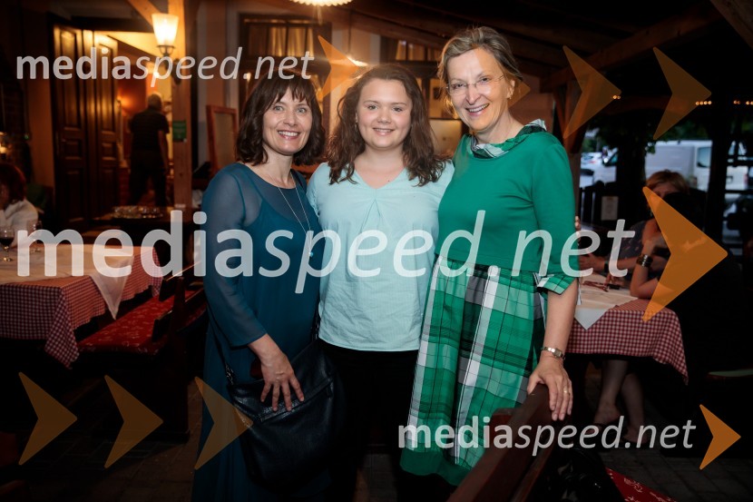 Levstikovi nagradi 2019 v roke Borisa A. Novaka in Jelki Godec Schmidt