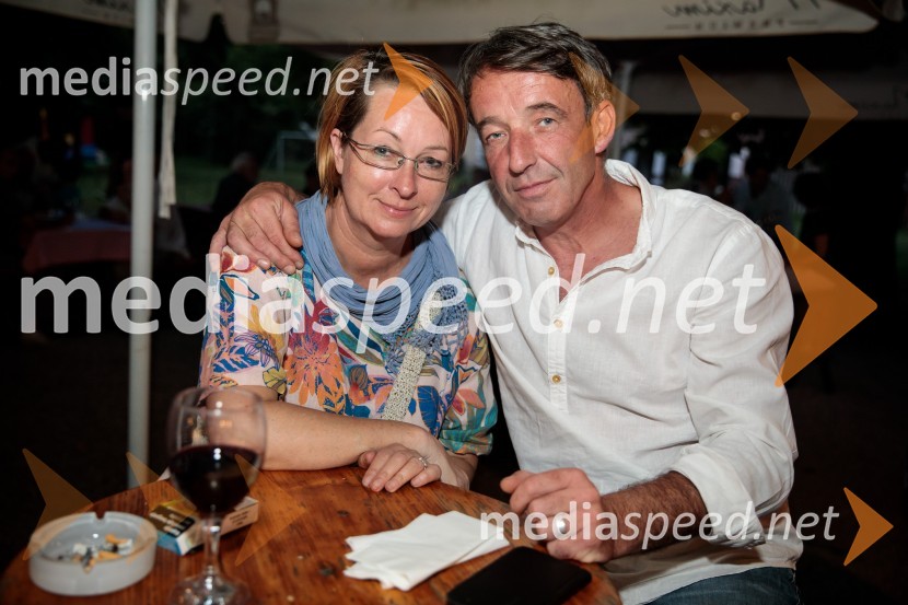 Levstikovi nagradi 2019 v roke Borisa A. Novaka in Jelki Godec Schmidt