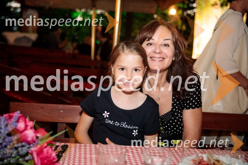 Levstikovi nagradi 2019 v roke Borisa A. Novaka in Jelki Godec Schmidt