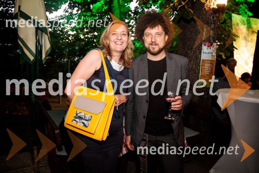 Levstikovi nagradi 2019 v roke Borisa A. Novaka in Jelki Godec Schmidt