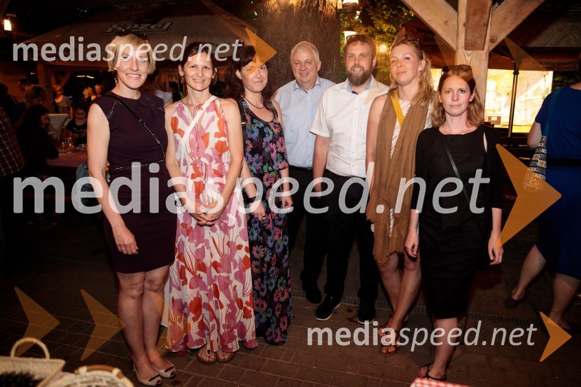 Levstikovi nagradi 2019 v roke Borisa A. Novaka in Jelki Godec Schmidt