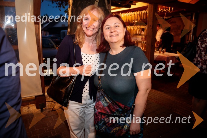 Levstikovi nagradi 2019 v roke Borisa A. Novaka in Jelki Godec Schmidt