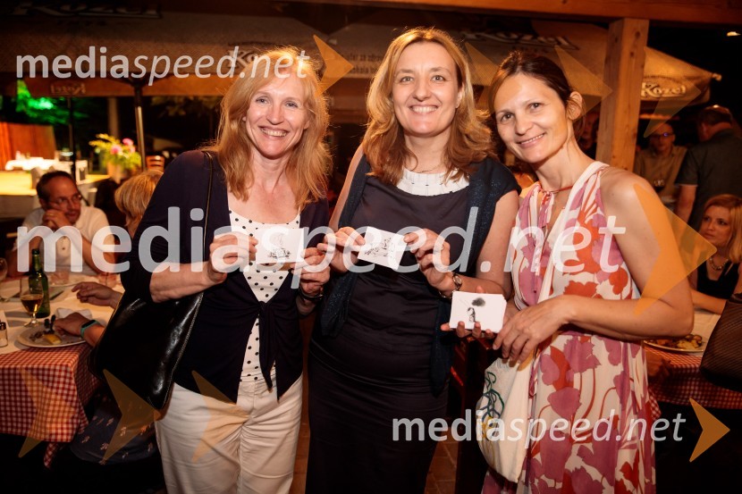 Levstikovi nagradi 2019 v roke Borisa A. Novaka in Jelki Godec Schmidt