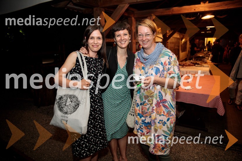 Levstikovi nagradi 2019 v roke Borisa A. Novaka in Jelki Godec Schmidt