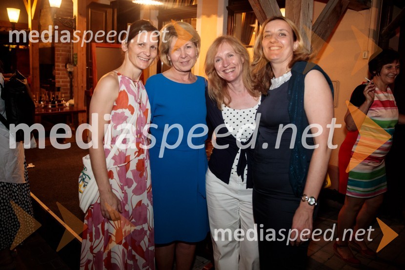 Levstikovi nagradi 2019 v roke Borisa A. Novaka in Jelki Godec Schmidt