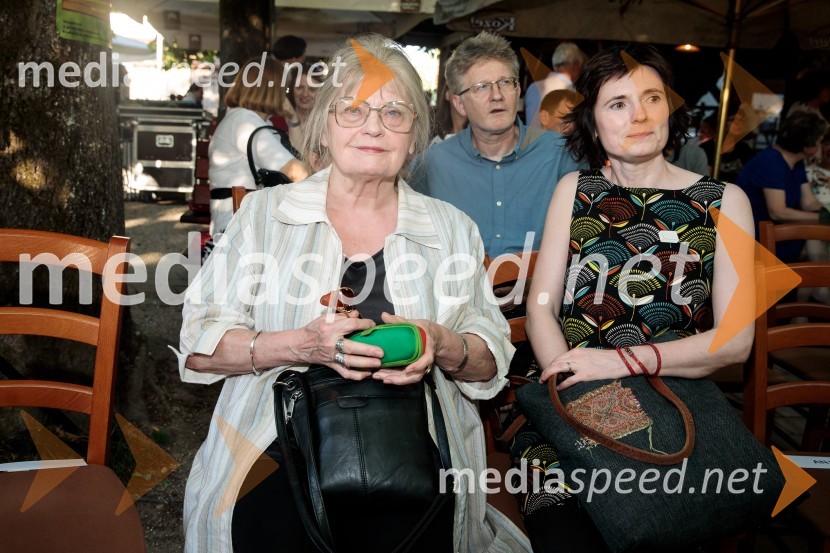  Jelka Reichman, slikarka in ilustratorka;  Ana Zavadlav, ilustratorkaLevstikovi nagradi 2019 v roke Borisa A. Novaka in Jelki Godec Schmidt