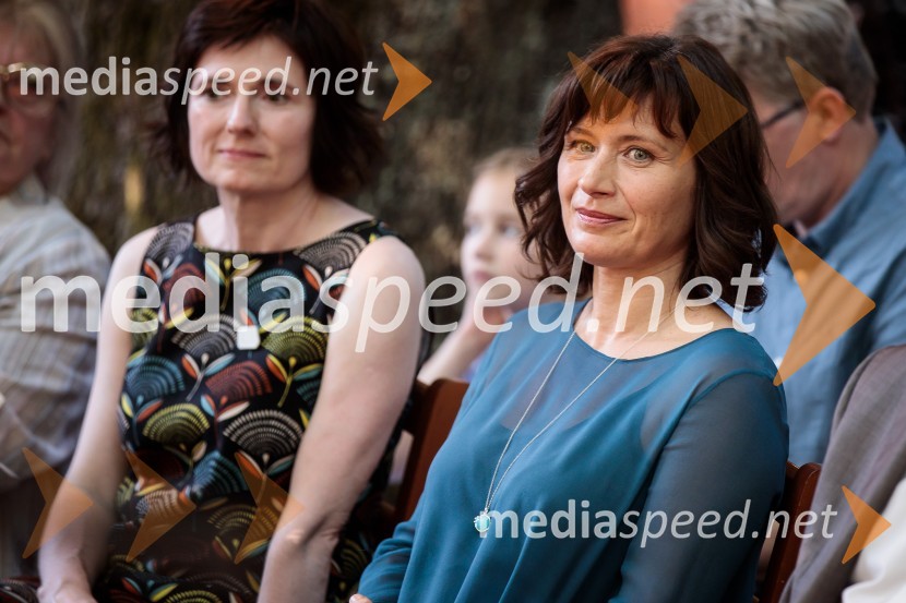  Ana Zavadlav, ilustratorka;  Anja Štefan, pisateljicaLevstikovi nagradi 2019 v roke Borisa A. Novaka in Jelki Godec Schmidt