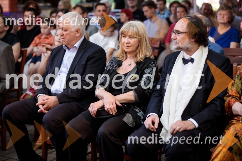  Peter Tomšič, predsednik uprave, Mladinska knjiga Založba;  Jelka Godec Schmidt, ilustratorka;  Boris A. Novak, pesnik, pisatelj, prevajalecLevstikovi nagradi 2019 v roke Borisa A. Novaka in Jelki Godec Schmidt