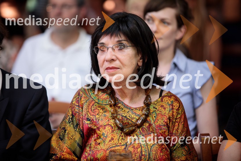  Svetlana Makarovič, pisateljicaLevstikovi nagradi 2019 v roke Borisa A. Novaka in Jelki Godec Schmidt