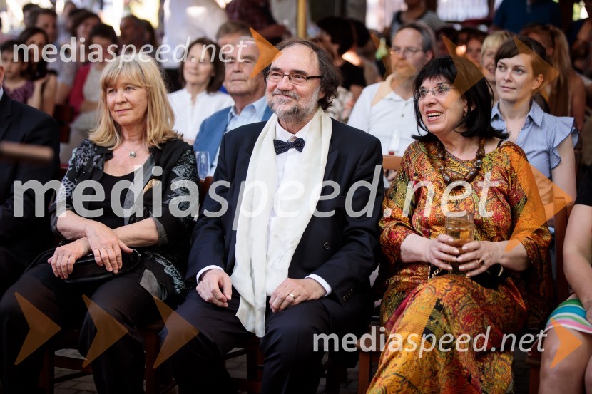  Jelka Godec Schmidt, ilustratorka;  Boris A. Novak, pesnik, pisatelj, prevajalec;  Svetlana Makarovič, pisateljicaLevstikovi nagradi 2019 v roke Borisa A. Novaka in Jelki Godec Schmidt