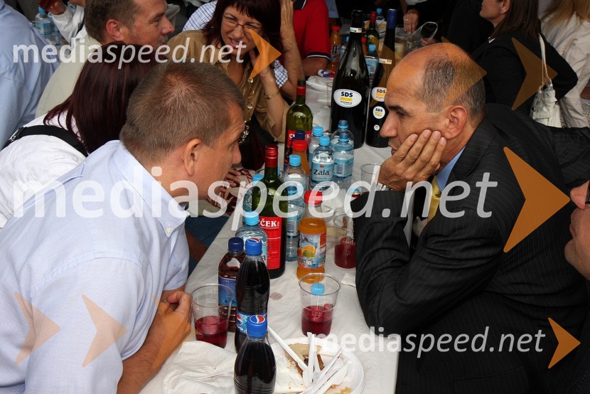 Dragutin Mate, minister za notranje zadeve in Janez Janša, predsednik Vlade Republike Slovenije  	 
	Festival SDS