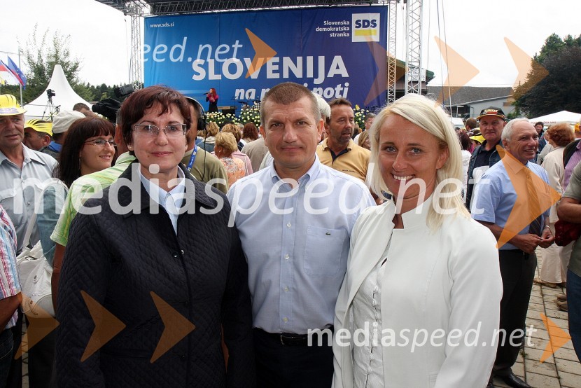 Bernarda Ronutti, članica SDS, Dragutin Mate, minister za notranje zadeve in Katja Koren Miklavec, nekdanja smučarkaFestival SDS