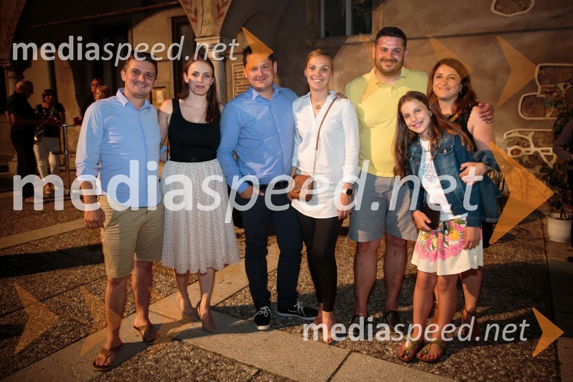  ... ;  Monika Avsenik, pevka;  Luka Jezeršek, Hiša kulinarike Jezeršek;  ... ;  Jure Jezeršek, Hiša kulinarike Jezeršek;  ... ;  ... Avsenikove viže v Križankah