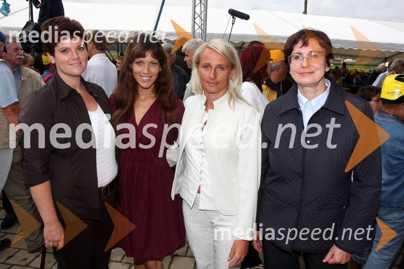 ..., Eva Irgl, poslanka SDS, Katja Koren Miklavec, nekdanja smučarka in Bernarda Ronutti, članica SDSFestival SDS