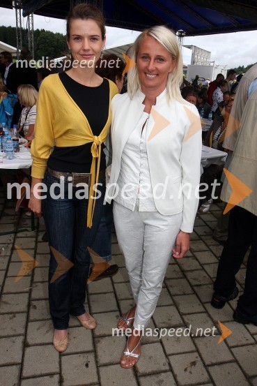 Urška Bačovnik, zaročenka Janeza Janša in Katja Koren Miklavec, nekdanja smučarkaFestival SDS