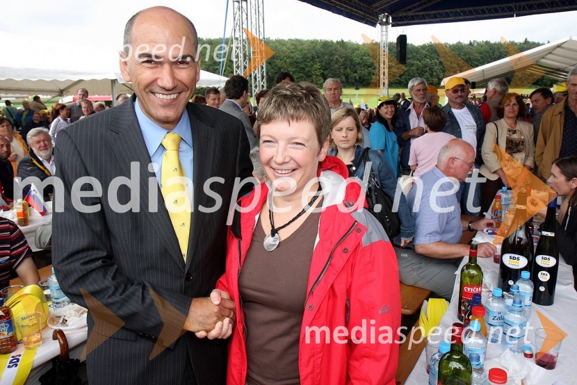 Janez Janša, predsednik Vlade Republike in ...Festival SDS