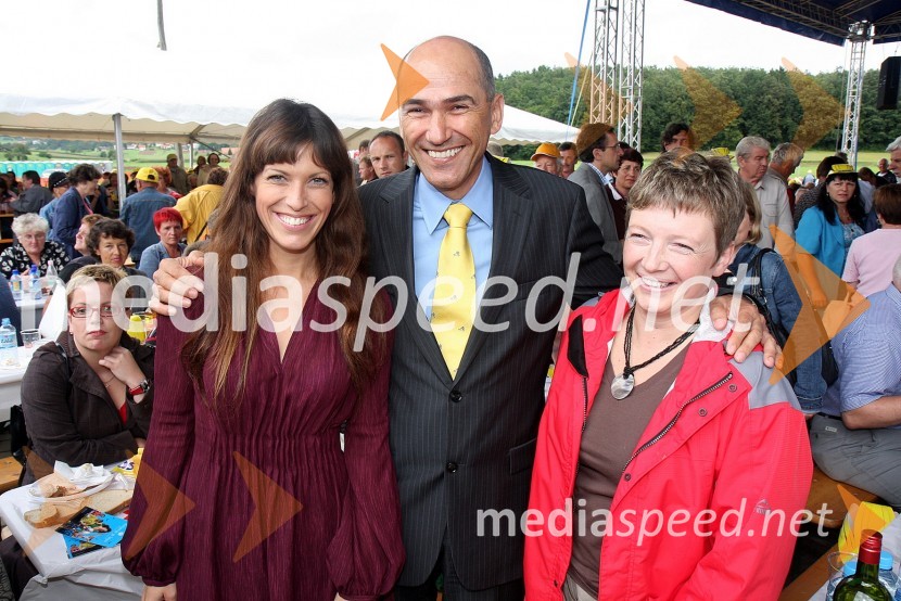 Eva Irgl, poslanka SDS, Janez Janša, predsednik Vlade Republike in ...Festival SDS