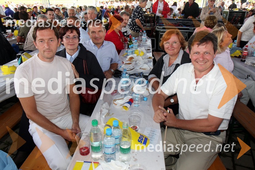 ..., Bernarda Ronutti, članica SDS, Dragutin Mate, minister za notranje zadeve in Gregor Pivec, direktor Splošne bolnišnice Maribor s soprogoFestival SDS